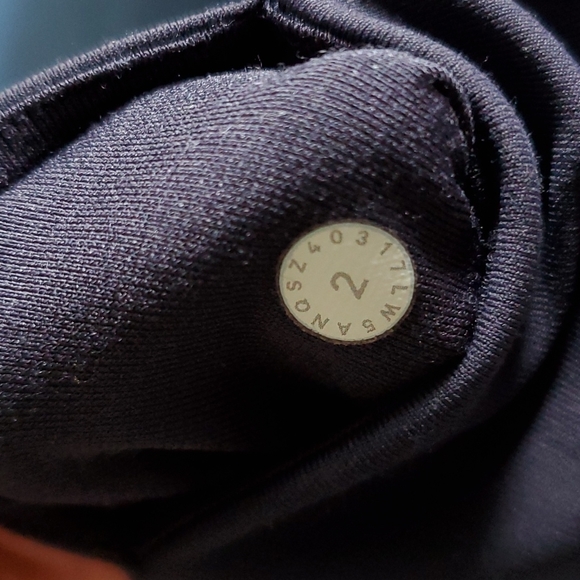 Navy Lululemon tights - Picture 3 of 3